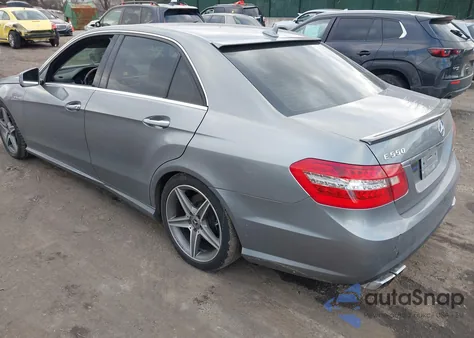 2011 Mercedes-Benz E 550 4Matic z USA, uszkodzony, nr VIN WDDHF9AB3BA414897